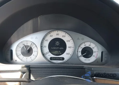 2009 Mercedes-Benz E 350 z USA, uszkodzony, nr VIN WDBUF56XX9B362869